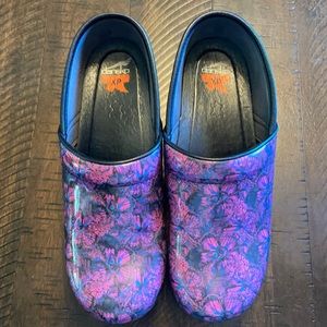 Size 40 Dansko XP clogs